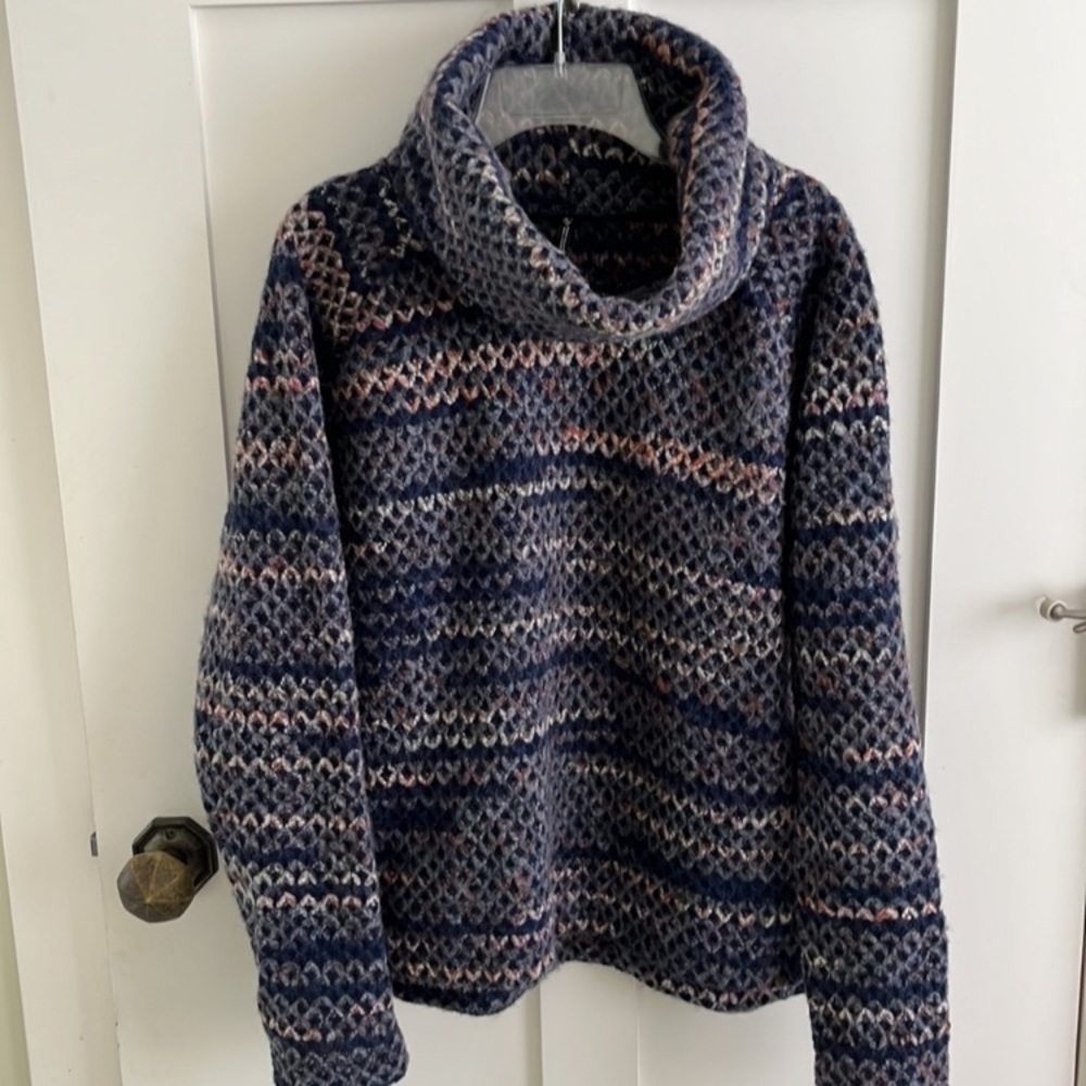 Kuhl Rogue chunky knit blue grey wool sweater